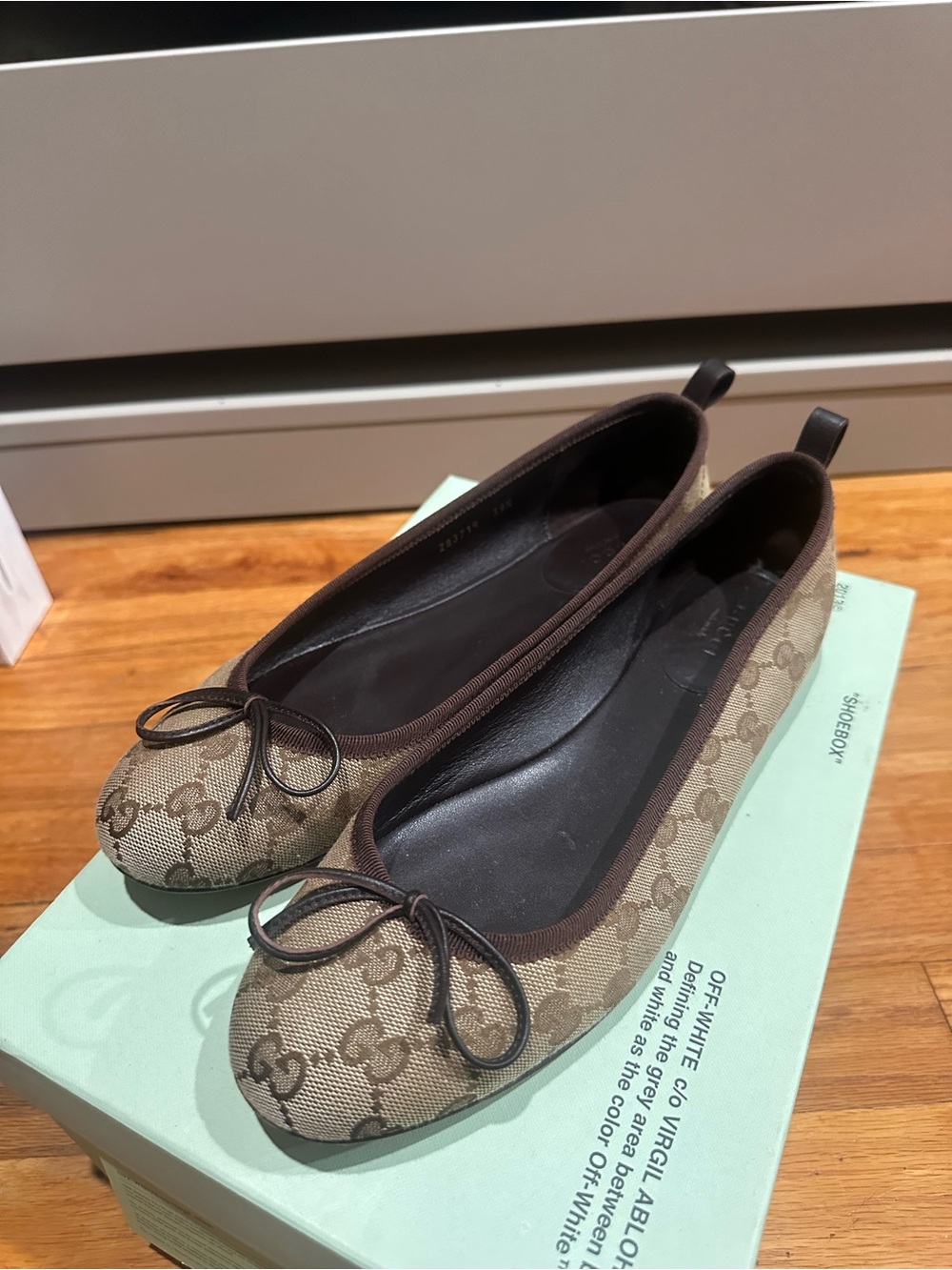 Gucci Brown Monogram Canvas Ballet Flats with Bow Size 39.5 AUTHENTIC. OFFER